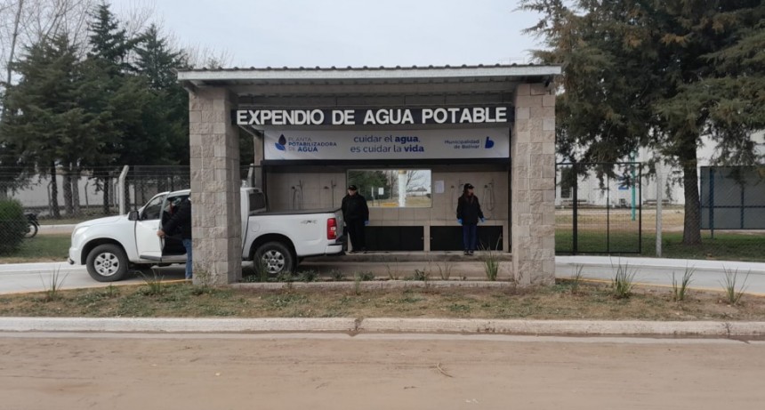 La planta Potabilizadora de agua sumó un punto de expendio gratuito y con más comodidad para los usuarios, y FM 10 estuvo presente