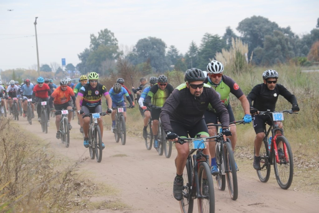 Actualidad Deportiva: m&aacute;s de 70 ciclistas participaron de una nueva edici&oacute;n del Rural Bike en Bol&iacute;var