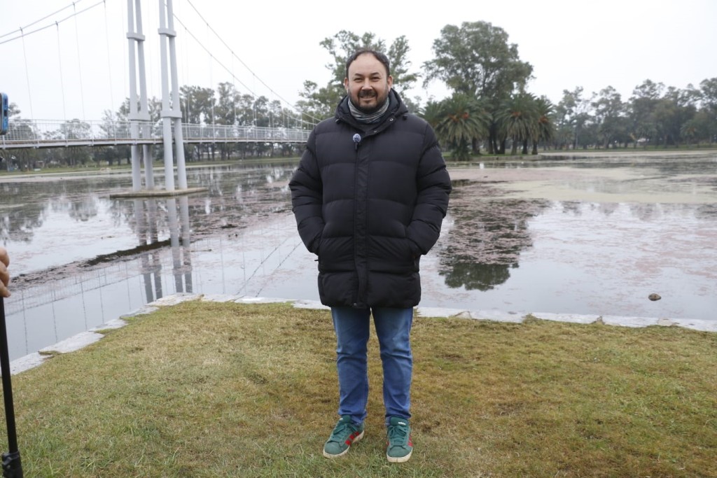 El Municipio junto a Bomberos Voluntarios, impulsan una jornada de limpieza en la Glorieta del Parque Municipal Las Acollaradas