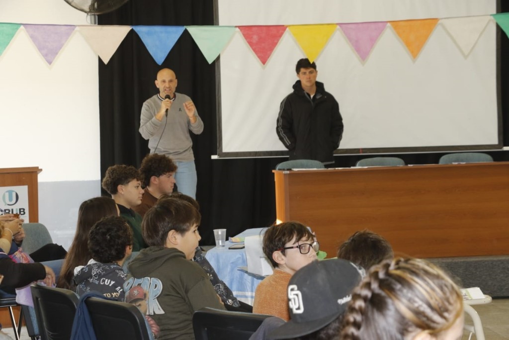 Pirovano celebra el d&iacute;a de la bandera con actividades durante toda la jornada 