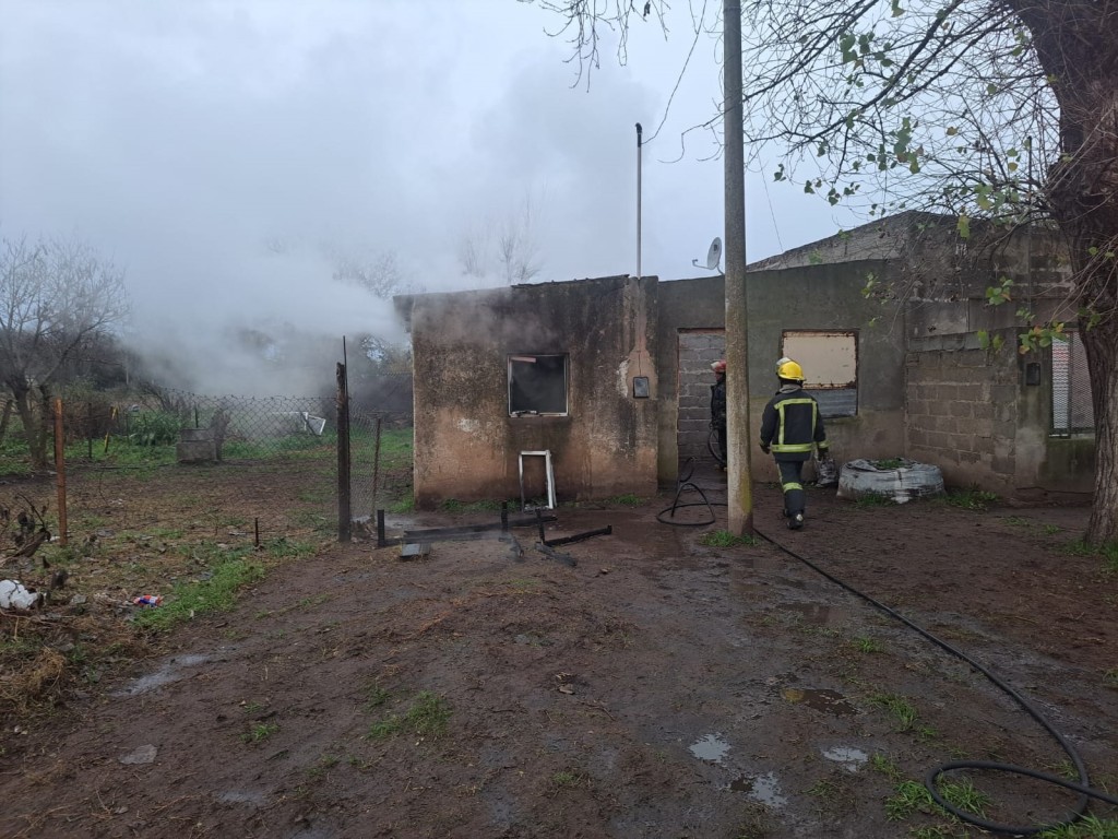 Incendio en una vivienda en Barrio La Ganadera
