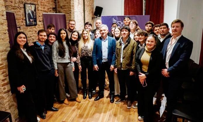 LLA bonaerense impulsa una reforma para que j&oacute;venes desde los 18 a&ntilde;os puedan ser concejales