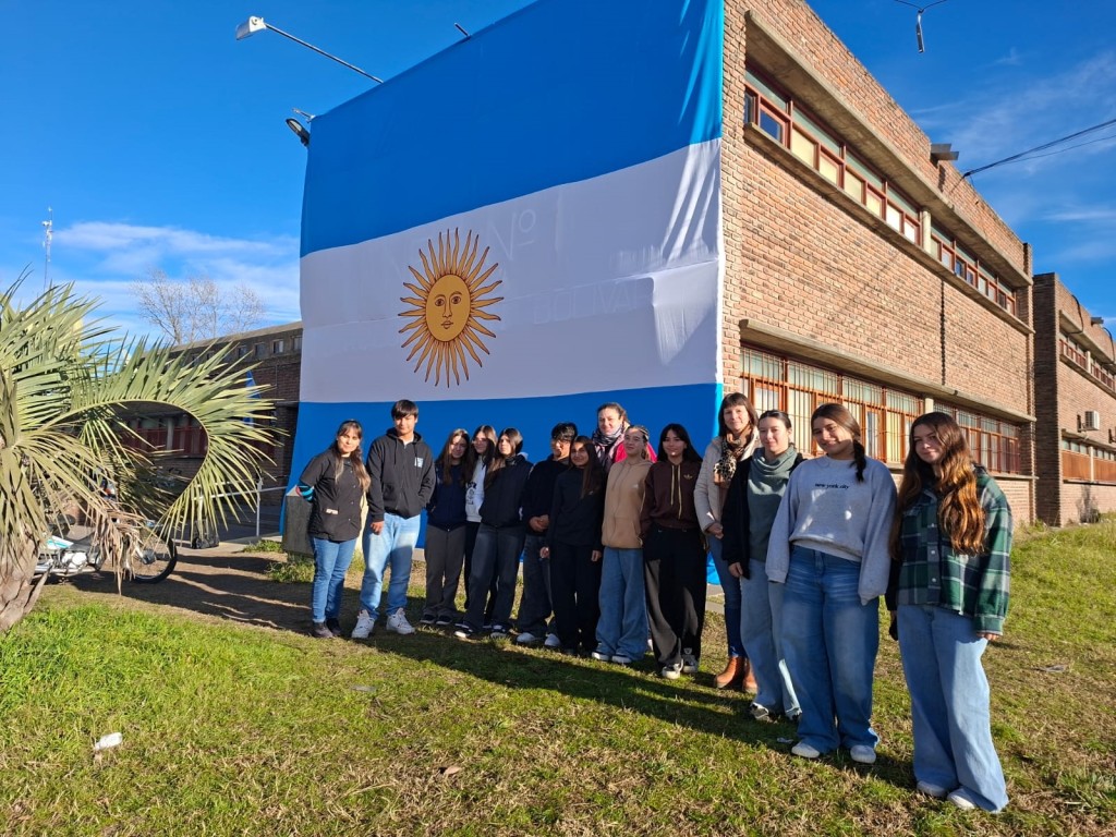 La enorme bandera de la Escuela T&eacute;cnica de Bol&iacute;var ser&aacute; historia grande, te mostramos y te contamos todos los detalles