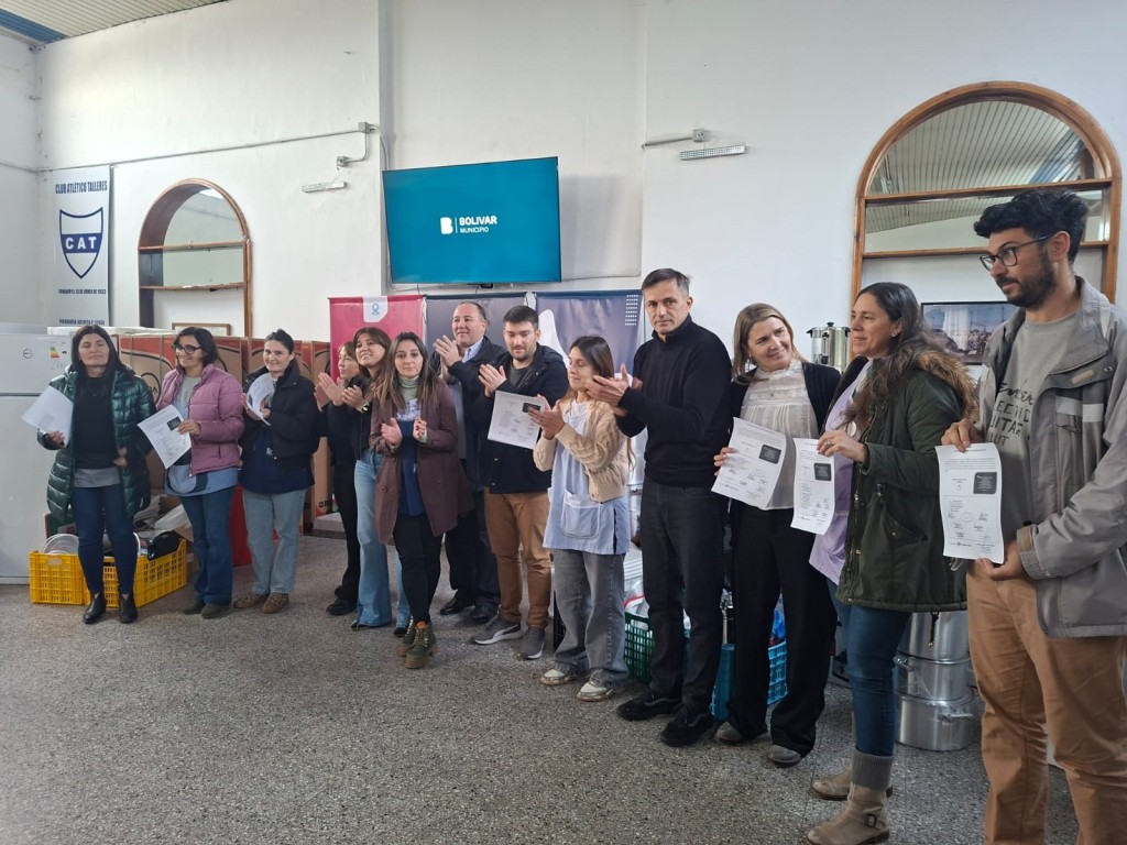 Junto a Provincia, el Municipio y el Consejo Escolar entregaron equipamiento para fortalecer el servicio alimentario en 41 instituciones educativas
