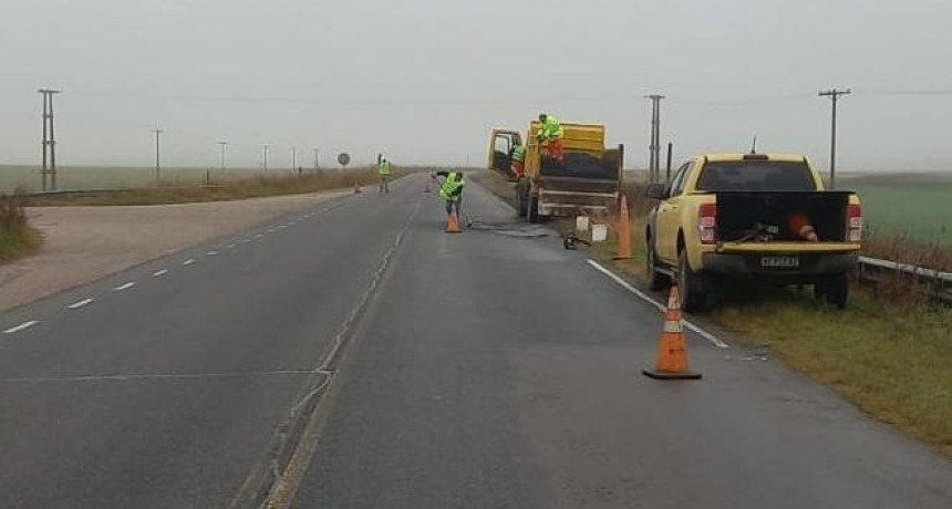 Ruta 65 jurisdicci&oacute;n Guamin&iacute;: un equipo de Zona VIII de Vialidad Provincial, trabaj&oacute; en un bacheo y se recomienda transitar con precauci&oacute;n