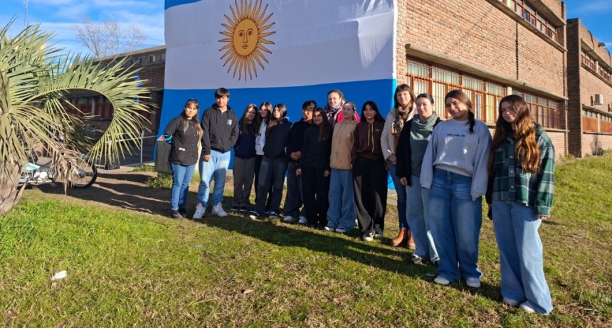 La enorme bandera de la Escuela T&eacute;cnica de Bol&iacute;var ser&aacute; historia grande, te mostramos y te contamos todos los detalles