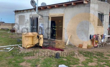 Principio de un incendio en una vivienda en Sección Quintas, camino a la Escuela N°18