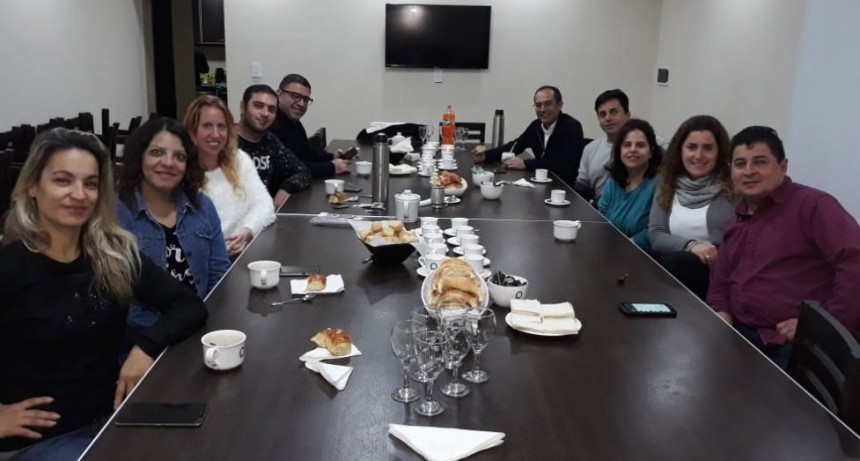 Pisano comparti&oacute; un desayuno con los locutores locales
