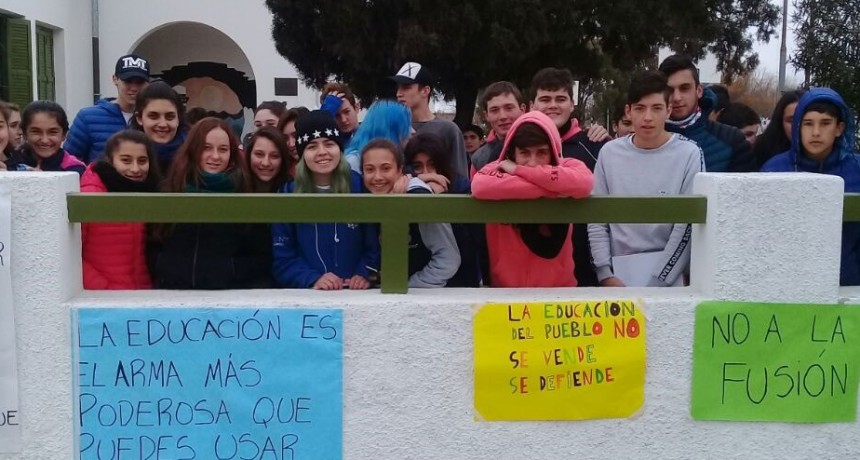 La escuela N&ordm; 5 de Arboledas fue tomada por los alumnos en contra de la unificaci&oacute;n de cursos