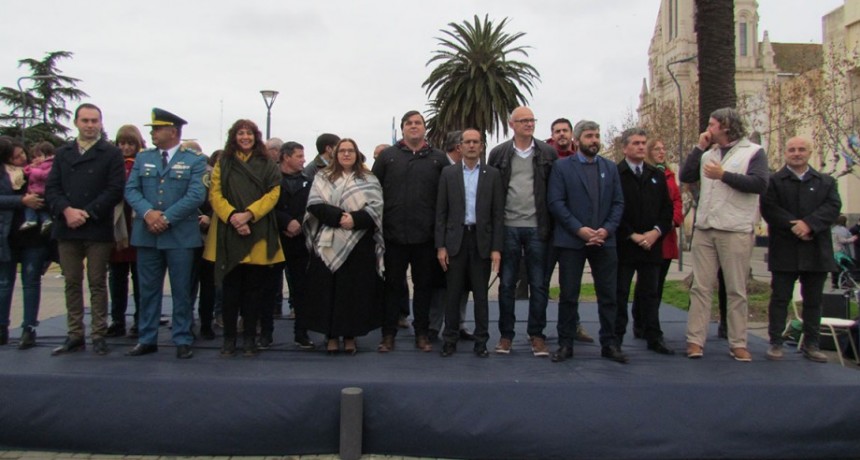 Bol&iacute;var conmemor&oacute; el 202 aniversario de la independencia Argentina