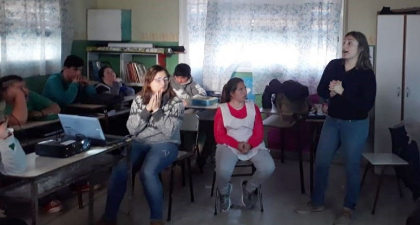 Se dict&oacute; un curso de manipulaci&oacute;n de alimento en la escuela N.&ordm; 501