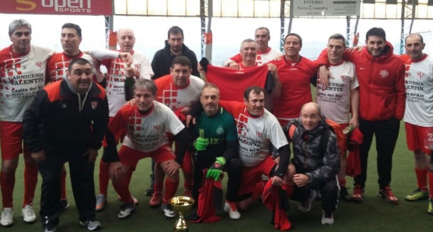 El senior del Club Casariego dio la vuelta con la copa de campeones en Mar del Plata 