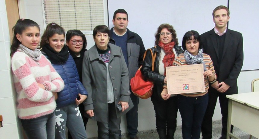 Integrantes del consejo de administraci&oacute;n de la cooperativa el&eacute;ctrica fueron recibidos en la EEM n&ordm; 2
