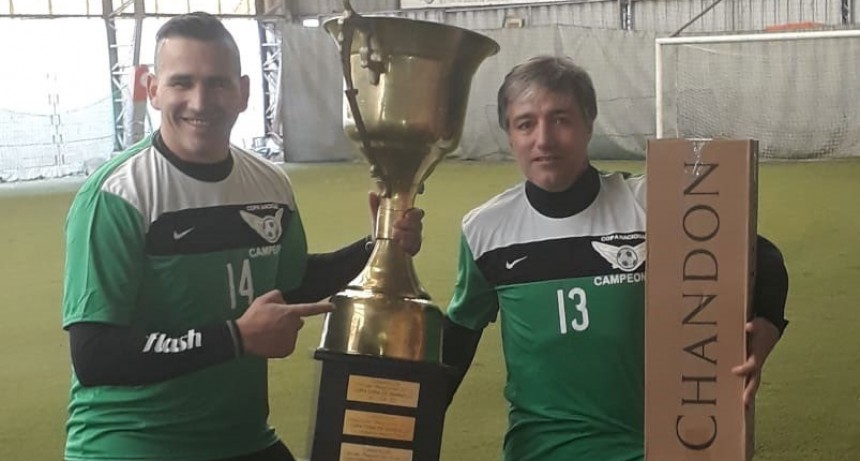 F&uacute;tbol Senior; Marcelo Del Rio grit&oacute; campe&oacute;n con Casariego y busca otro t&iacute;tulo en Olavarr&iacute;a
