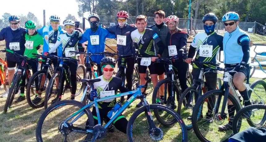 Excelente participaci&oacute;n de la escuela de ciclismo en Carlos Tejedor