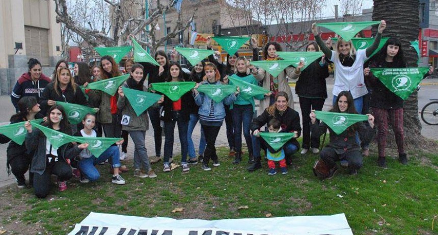Colectivo Ni Una Menos Bol&iacute;var: Pa&ntilde;uelazo por la legalizaci&oacute;n del aborto