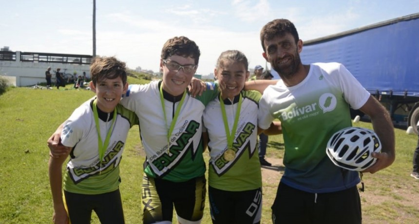 Tres alumnos de la escuela de ciclismo viajan a C&oacute;rdoba