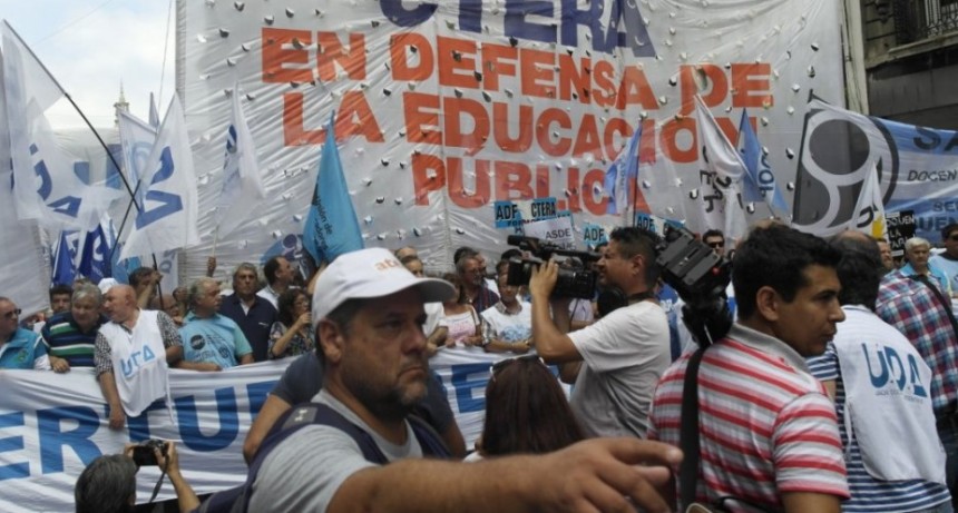 Paro docente: Los medios nacionales instalan la confusi&oacute;n, pero lunes y martes no habr&aacute; clases