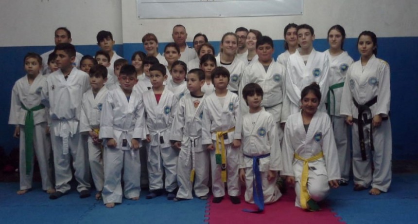 Ex&aacute;menes y cambio de cinturones en la Escuela de Taekwondo de Jorge Ruiz