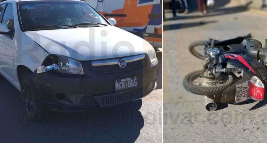 Una motociclista fue derivada al hospital local tras un impacto en Edison y 25 Mayo