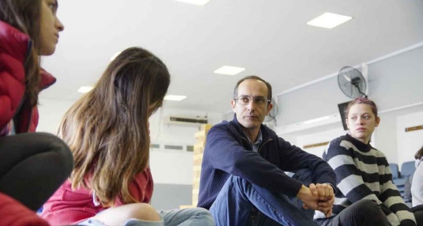El Intendente Pisano se reuni&oacute; con los j&oacute;venes de las casas del estudiante en La Plata