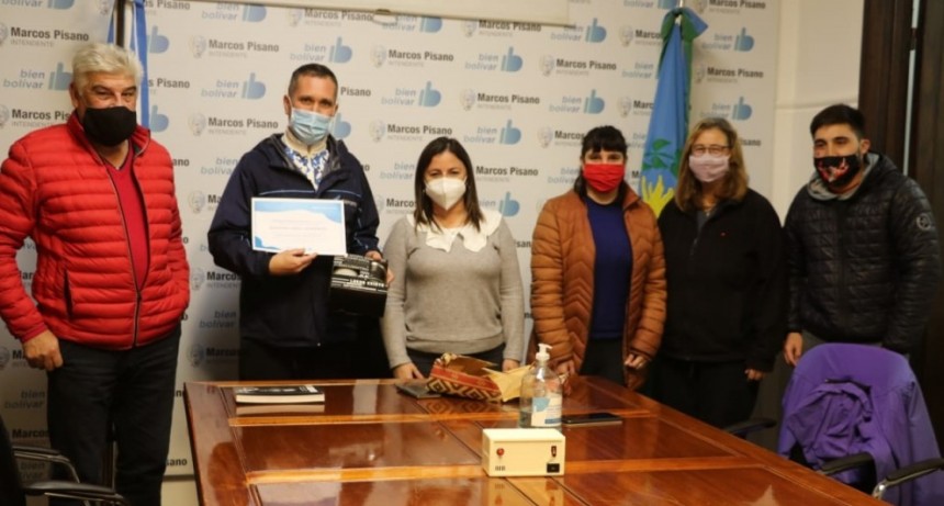 La Municipalidad de Bolívar homenajeó Gustavo Ariel González, entrenador paraolímpico