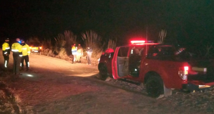 Un conductor fue trasladado hacia el hospital tras un vuelco en un camino vecinal