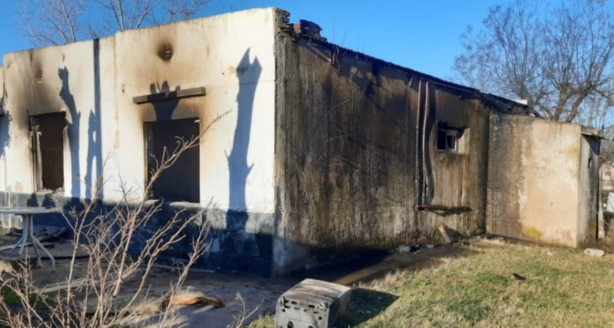 Se incendió una vivienda en Hale y su propietario perdió absolutamente todo