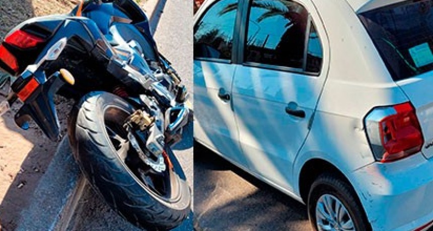 Una joven motociclista fue trasladada hacia el hospital tras una colisión con un vehículo