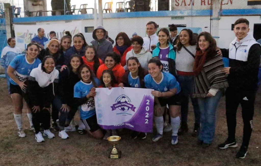 La Selección Fútbol Femenino de Bolívar se trajo el tercer puesto desde Tapalque