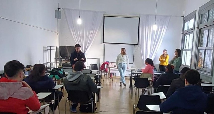 El Servicio Local brindó un Conversatorio en el Instituto n°27  