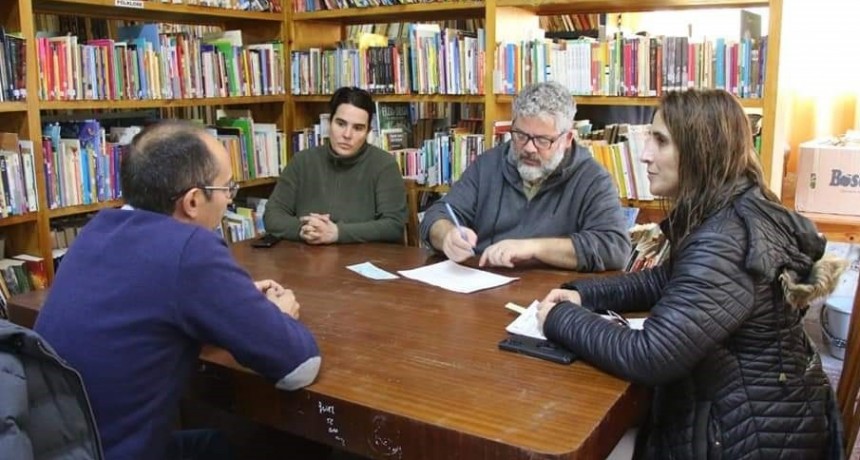 El Intendente Pisano visitó la Biblioteca Popular  “Alcira Cabrera”