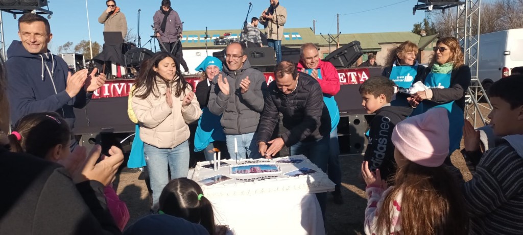 Pisano y Bucca celebraron los 110 años de Urdampilleta, junto al equipo de la Delegación Municipal (Video)