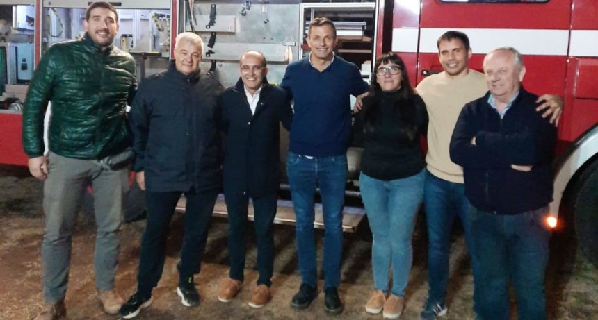 Bomberos Voluntarios de Pirovano recibió la nueva unidad, y fueron acompañados por el Senador Bali Bucca y el Intendente Marcos Pisano