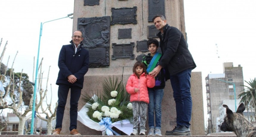 Pisano y Bucca encabezaron la celebración del 207° Aniversario de la Independiencia Argentina