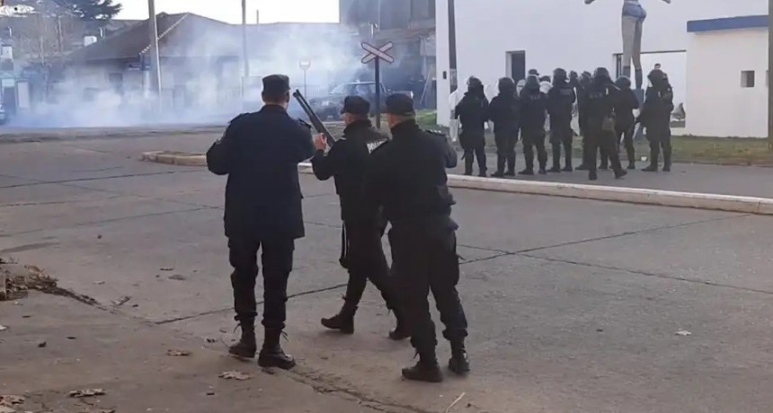 Olavarría: Incidentes y represión policial durante el partido entre El Fortín y Racing por el Torneo Interligas