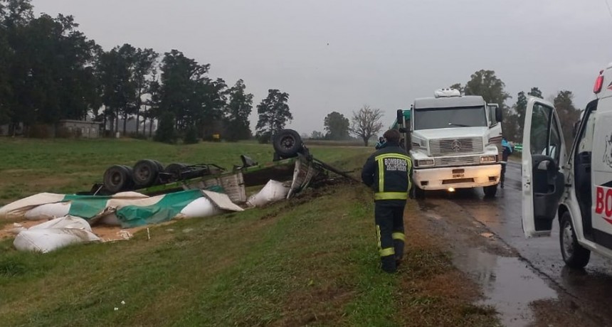 Ruta 205: Vuelco de un acoplado este martes por la tarde