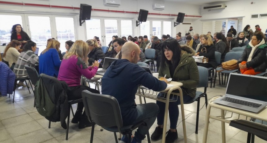 Masiva concurrencia al CRUB para inscribirse para el programa ‘Lotes con Servicios’, previa actualización de datos en el RUIPABI