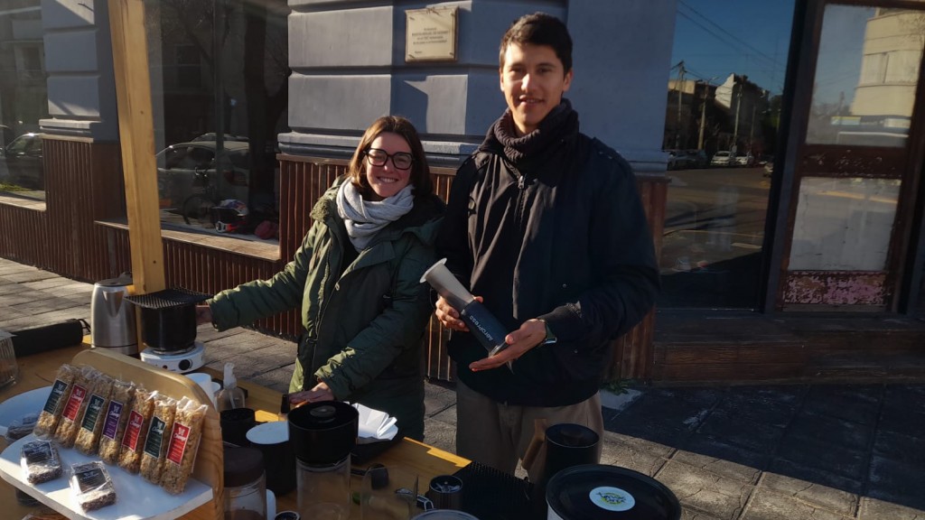 El arte de vender un buen cafe (Blendearte): Tomás Serra y Camila Francisco son Baristas y suman una rica y sabrosa experiencia