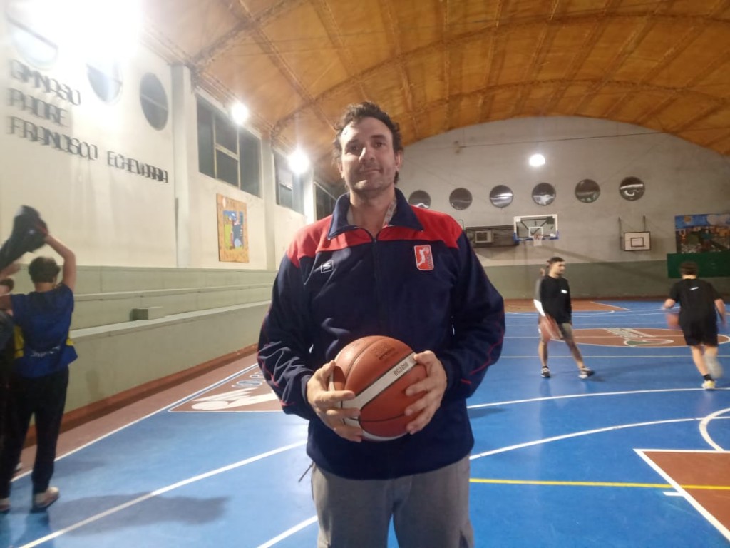 Iñaki Danessa: “Sport Club está en un proceso, en una etapa de transición distinta donde queremos darle rodaje a los más jóvenes” 
