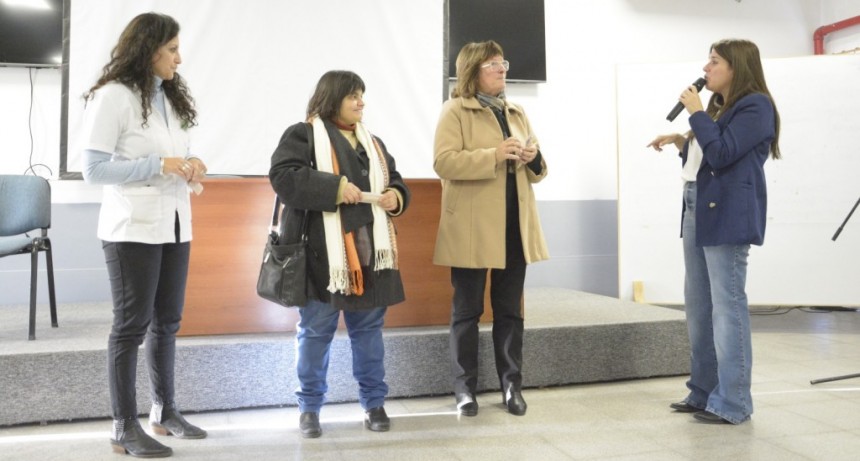Vigésimo Encuentro Educativo y Cultural: Se desarrolla en el Centro Regional Universitario y en FM 10 hablamos con Luján Berdesegar