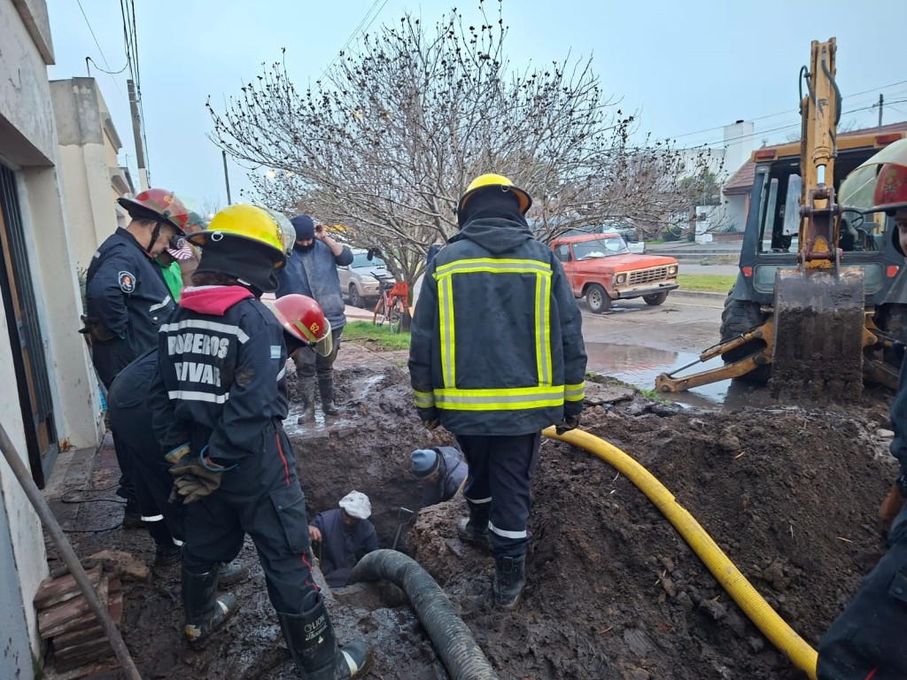Obras Sanitarias trabaja en la rotura de un ca&ntilde;o troncal de la red de agua potable, por lo que surgir&aacute;n interrupciones en el servicio