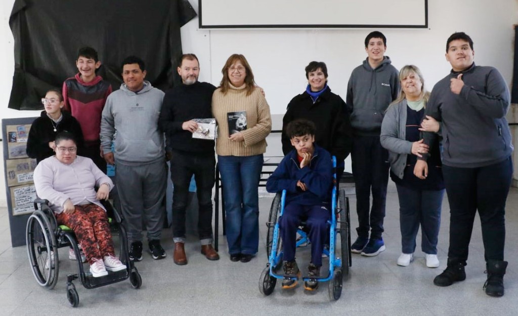 Derechos Humanos acompa&ntilde;&oacute; la presentaci&oacute;n del libro del soldado Horacio Echave, que se realiz&oacute; en la Escuela de Educaci&oacute;n Especial n&ordm;502