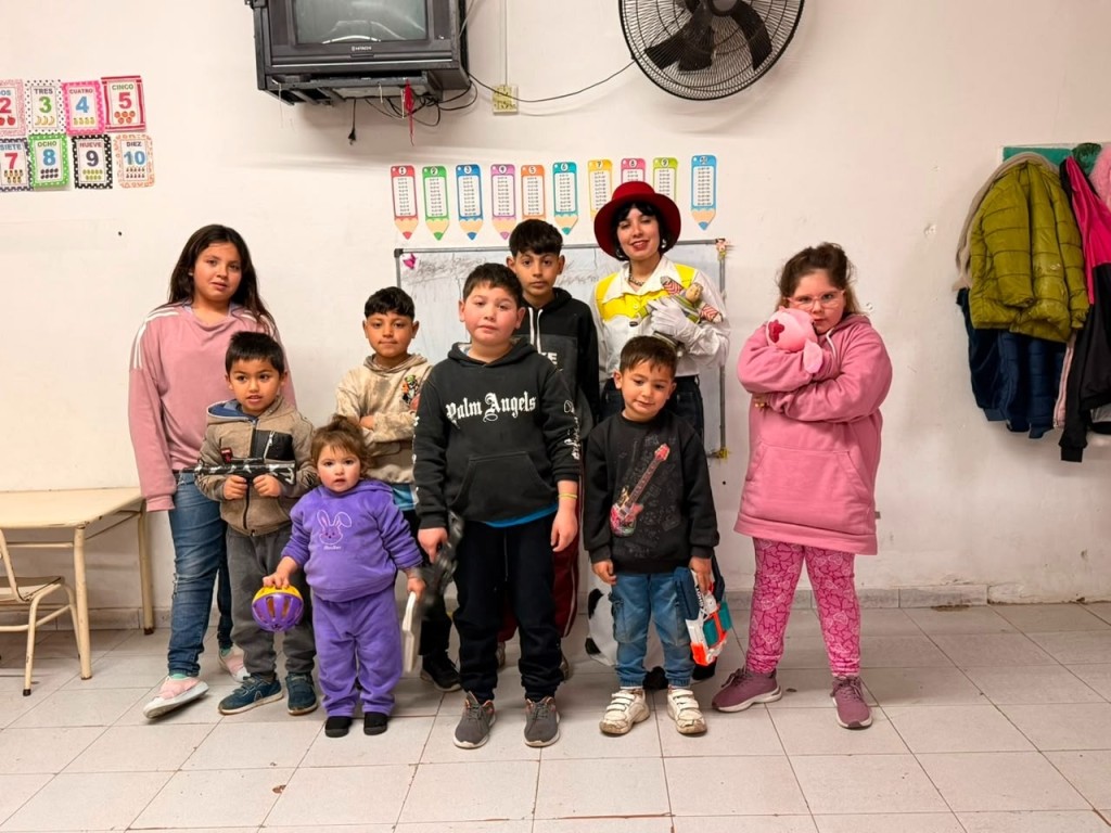 Los juguetes de Toy Story encontraron un nuevo destino:  El Cine Avenida entreg&oacute; las donaciones a los CAI 