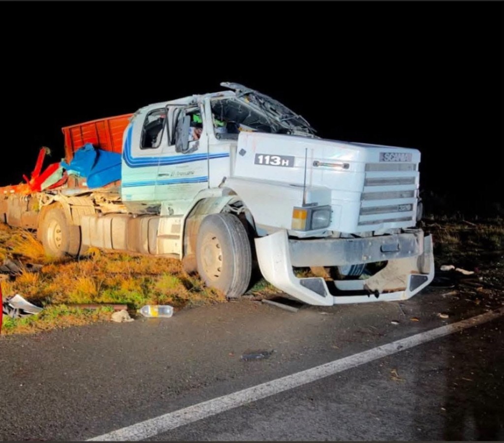 Vuelco de un cami&oacute;n sobre la Ruta Provincial 65