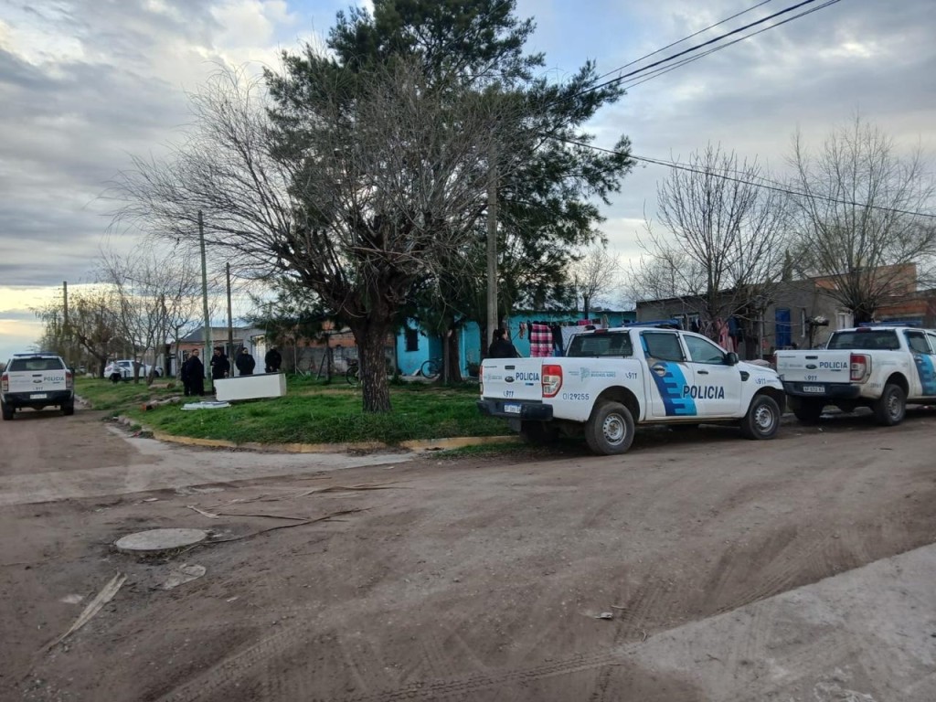 Informe Oficial Jefatura Departamental de Polic&iacute;a de Bol&iacute;var: esclarecen dos robos en quintas del barrio Colombo, tras allanamientos con resultados positivos