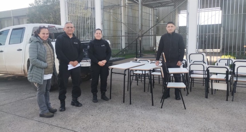 Unidad 17: personas privadas de la libertad restauraron mobiliario escolar para una escuela de Urdampilleta