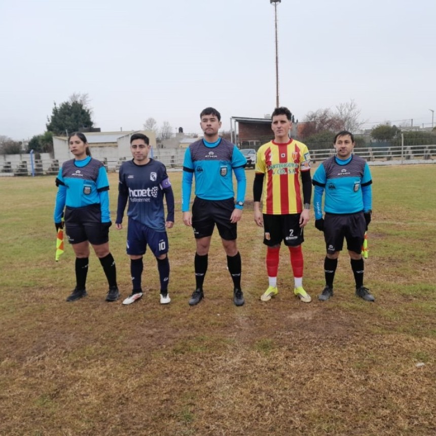 Independiente y Bull Dog no se sacaron diferencia en el inicio de la Copa Centenario 