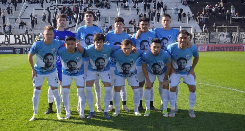Ciudad Bol&iacute;var sorprendi&oacute; con la nueva camiseta homenaje a Messi y la Selecci&oacute;n Nacional, y se trajo un valioso triunfo desde Caseros ante Estudiantes