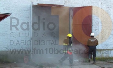Incendio en el interior de un galpón de calle Pellegrini
